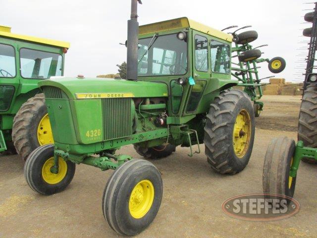  John Deere 4320_0.JPG